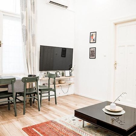 Stylish And Spacious ! Central Location Kazincy Netflix Leilighet Budapest Eksteriør bilde