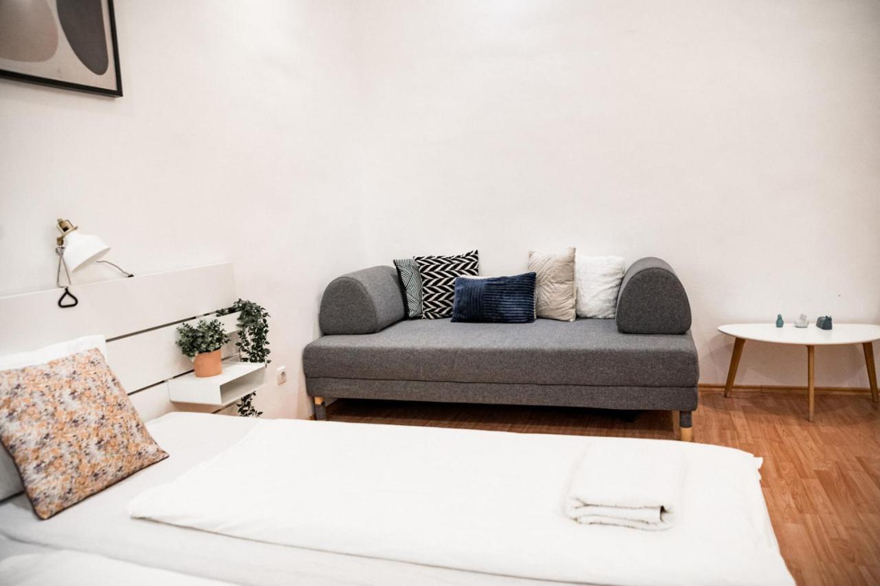 Stylish And Spacious ! Central Location Kazincy Netflix Leilighet Budapest Eksteriør bilde