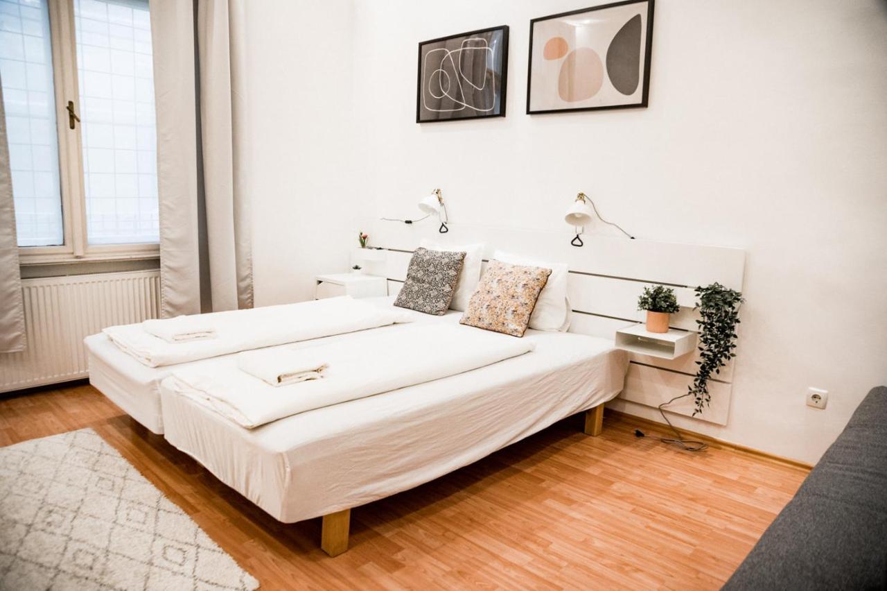 Stylish And Spacious ! Central Location Kazincy Netflix Leilighet Budapest Eksteriør bilde