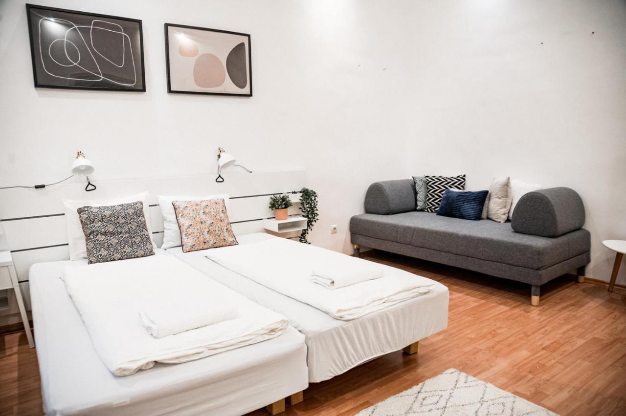 Stylish And Spacious ! Central Location Kazincy Netflix Budapest Eksteriør bilde