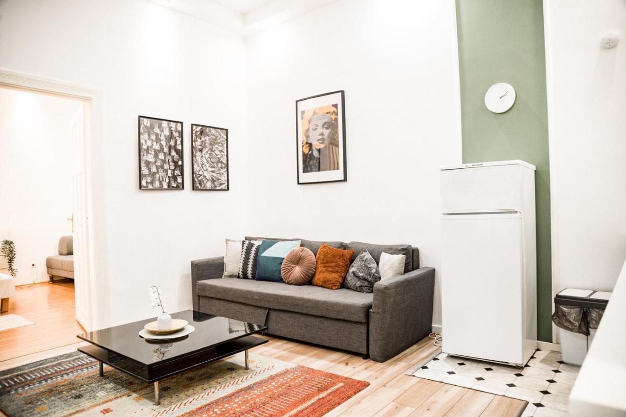 Stylish And Spacious ! Central Location Kazincy Netflix Leilighet Budapest Eksteriør bilde