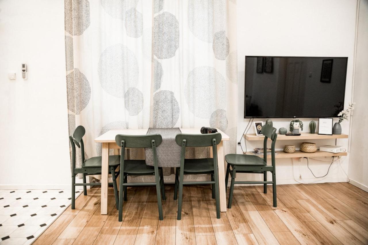 Stylish And Spacious ! Central Location Kazincy Netflix Budapest Eksteriør bilde