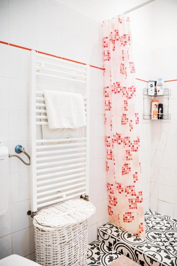 Stylish And Spacious ! Central Location Kazincy Netflix Budapest Eksteriør bilde