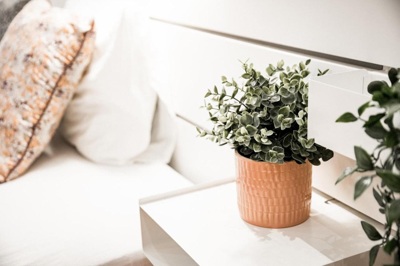 Stylish And Spacious ! Central Location Kazincy Netflix Budapest Eksteriør bilde